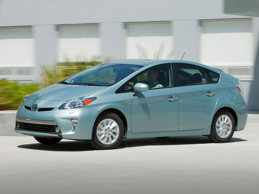  Toyota Prius Plug-In Hybrid 2011 года  (US) (фото 12 из 13)